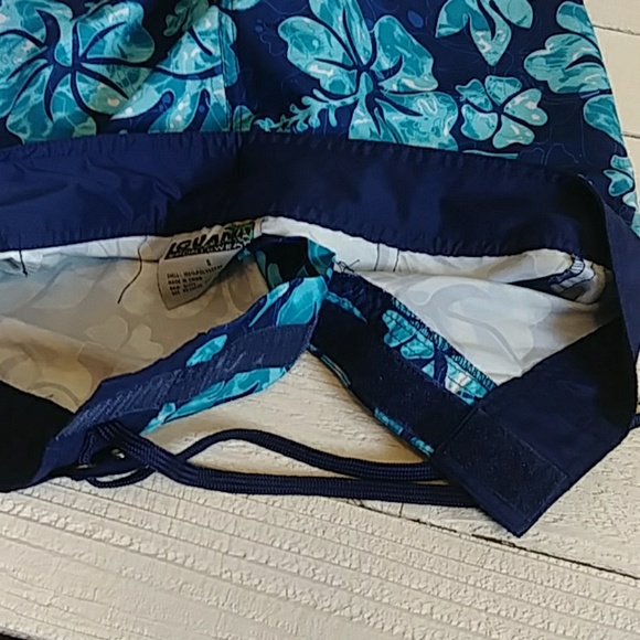 118 Iguana Sportswear Blue and Teal Beach Shorts Sz S - Picture 4 of 8